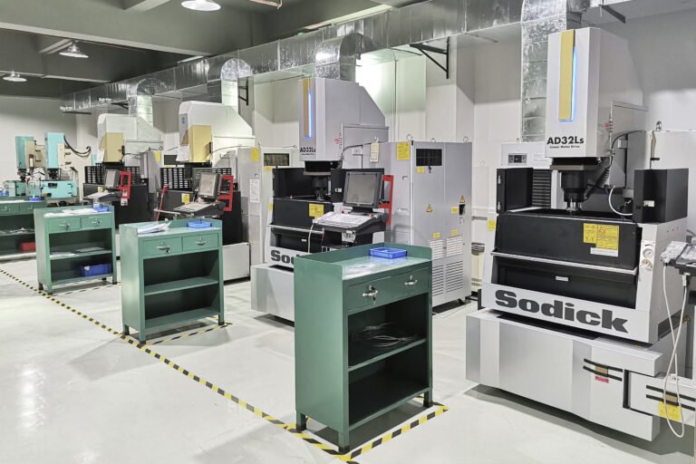 Capacità produttive SSP: Macchine EDM a filo nel reparto SSP