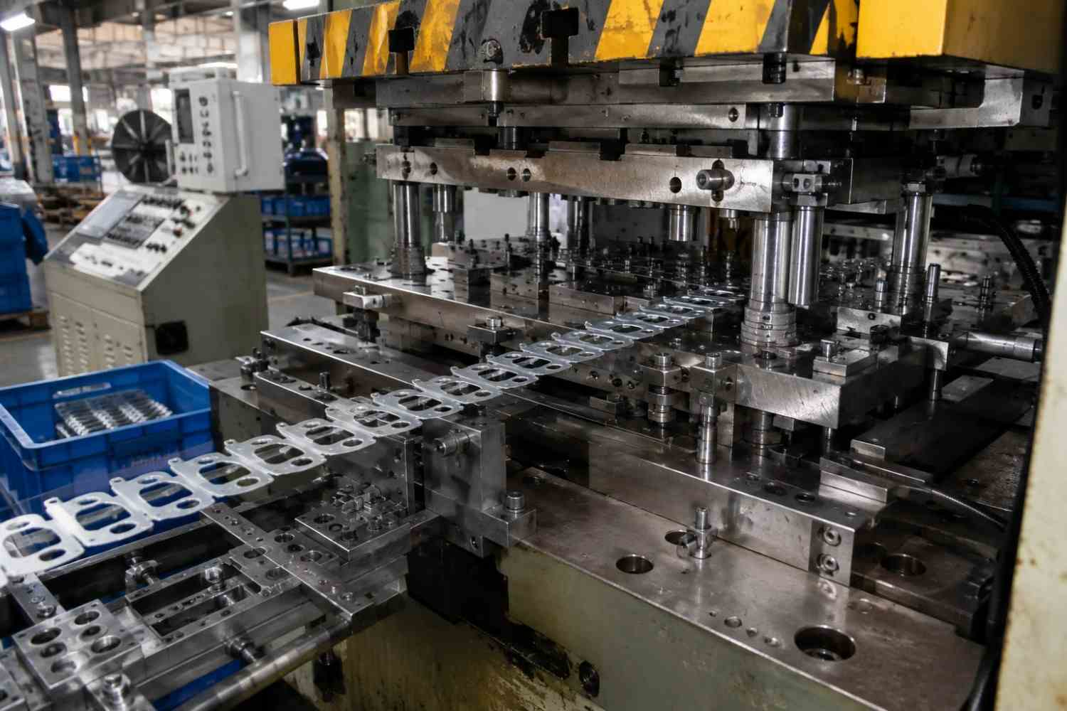 Multi-Station Progressive die Metal Forming